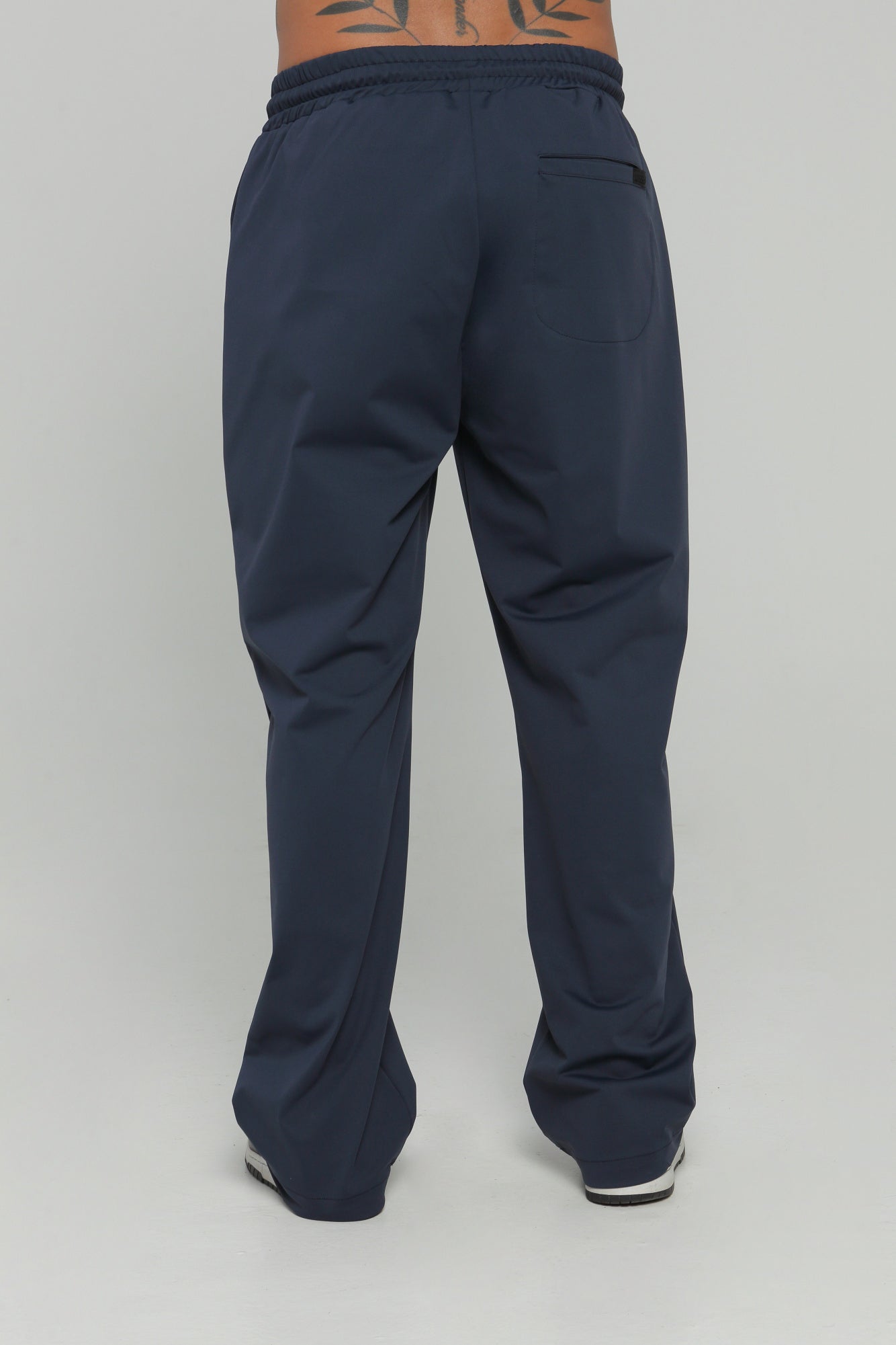 Pantalón bolsillo posterior