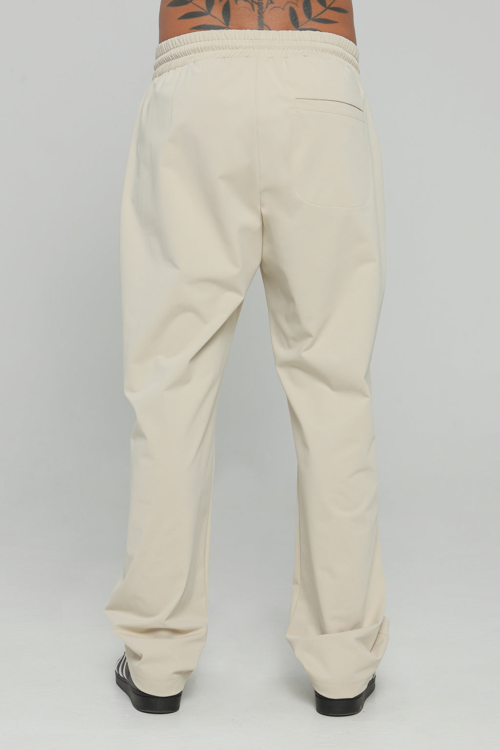Pantalón bolsillo posterior