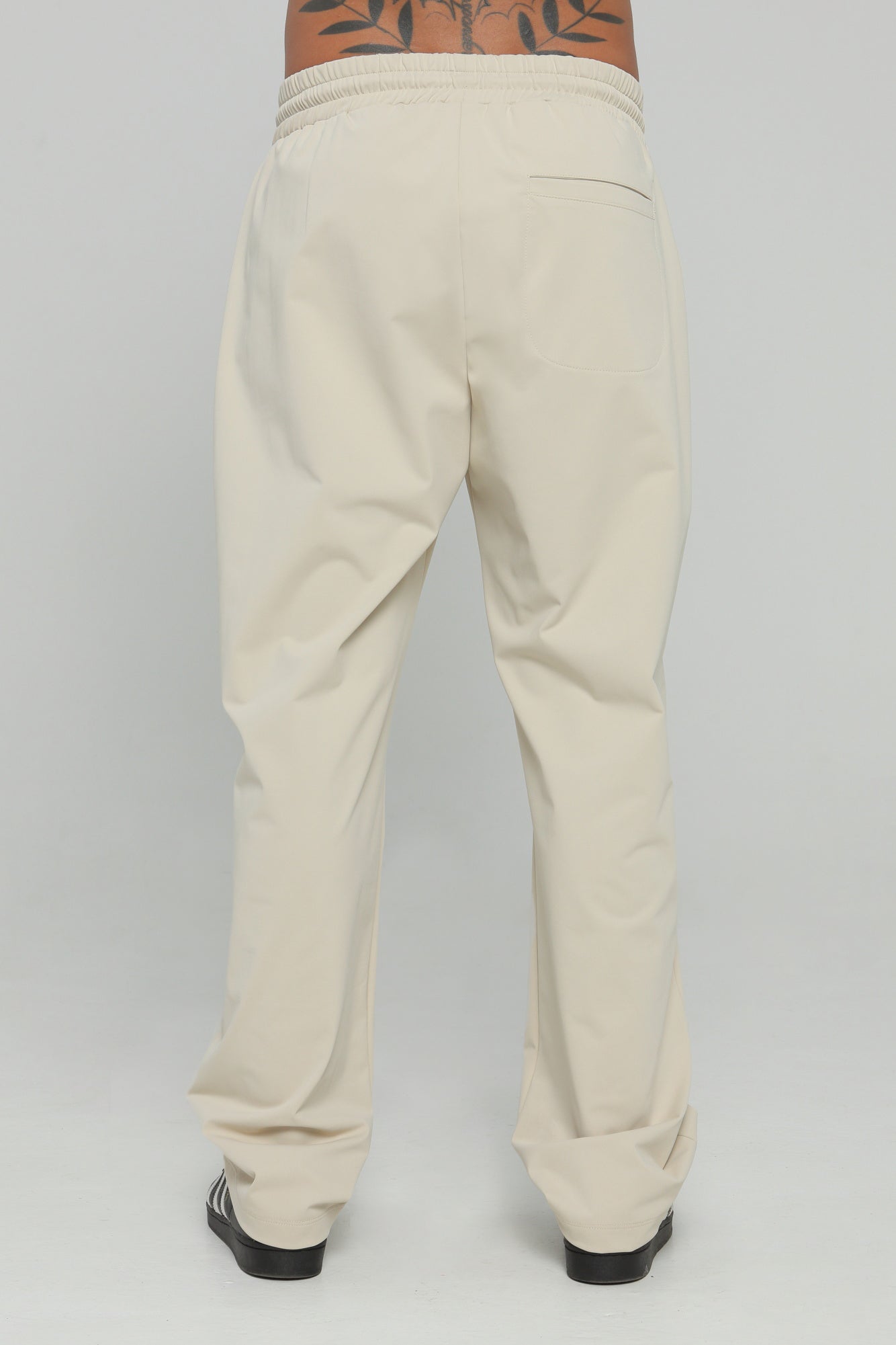 Pantalón bolsillo posterior