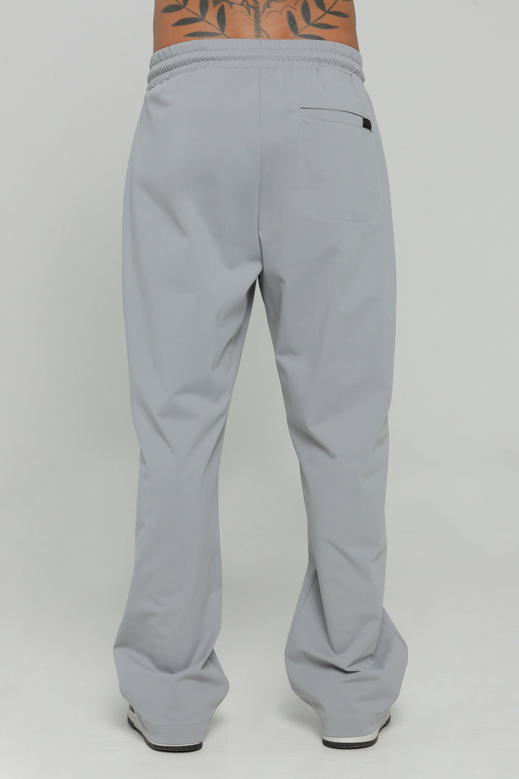 Pantalón bolsillo posterior