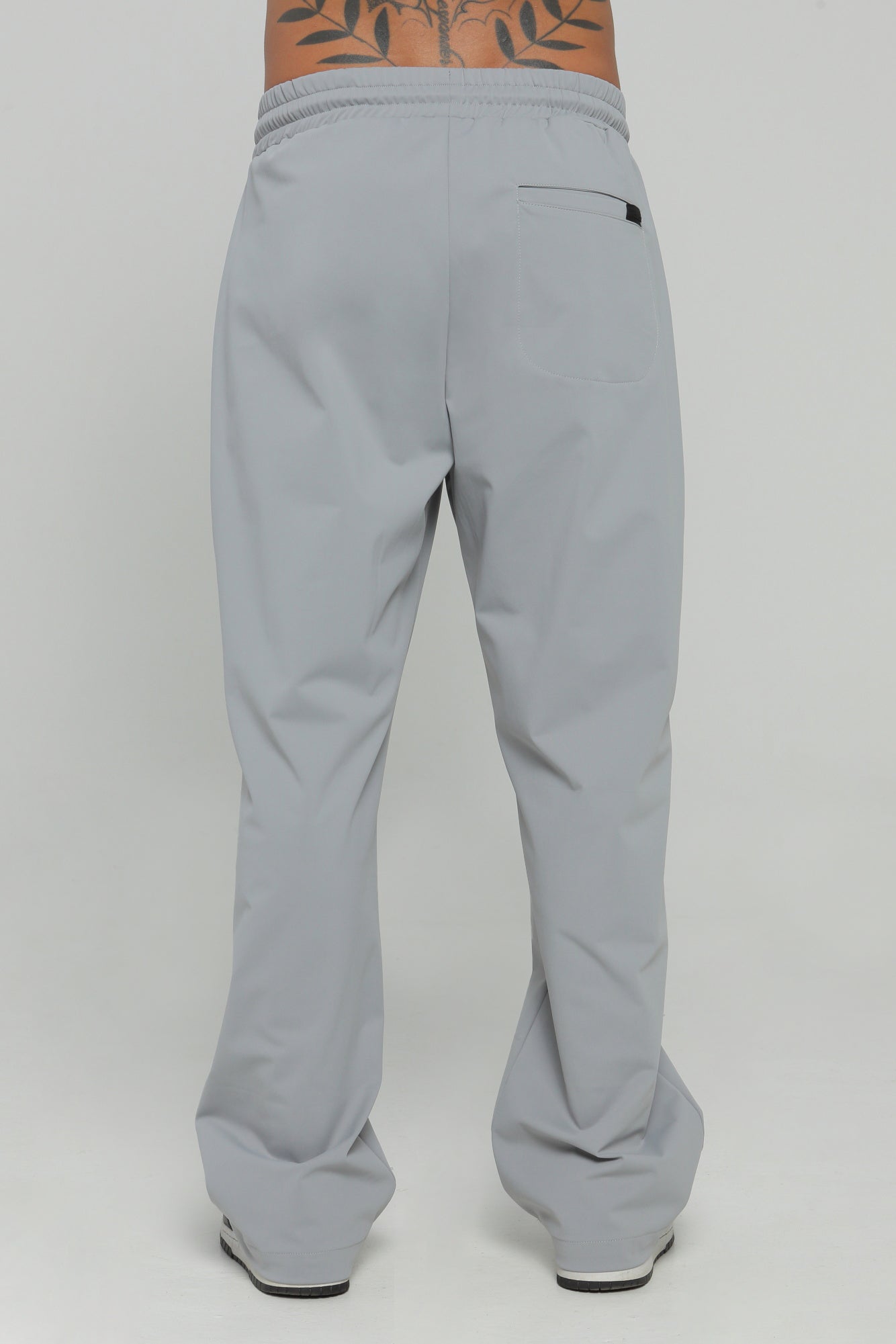 Pantalón bolsillo posterior