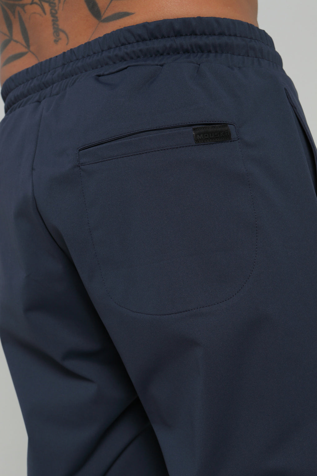 Pantalón bolsillo posterior