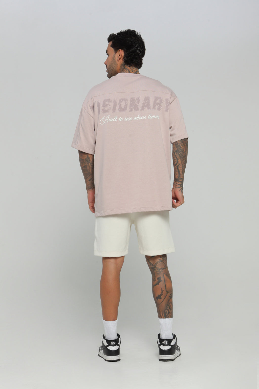 Camiseta hombre boxy fit cuello redondo con cortes